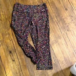 Lucy capri leggings- large